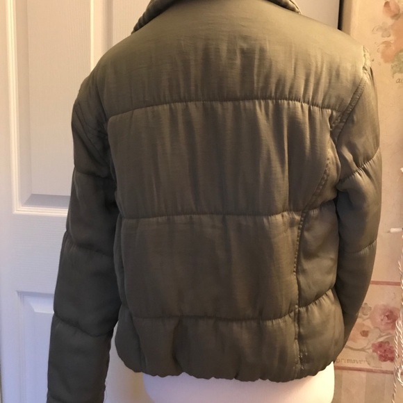 Abercrombie and Fitch puffer jacket - Picture 4 of 5